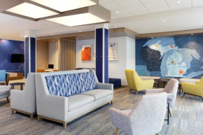 Holiday Inn Express & Suites Clarksville North by IHG